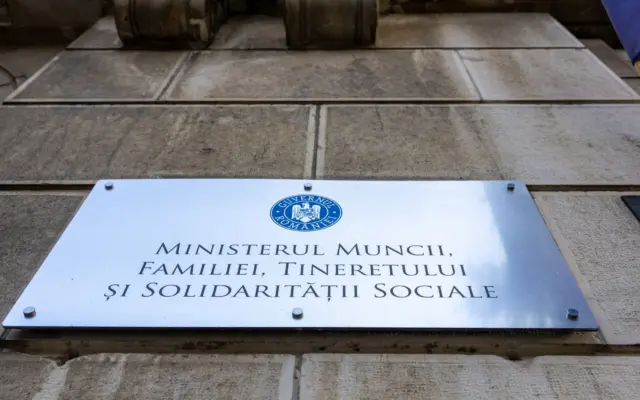 Plăcuța unei instituții guvernamentale